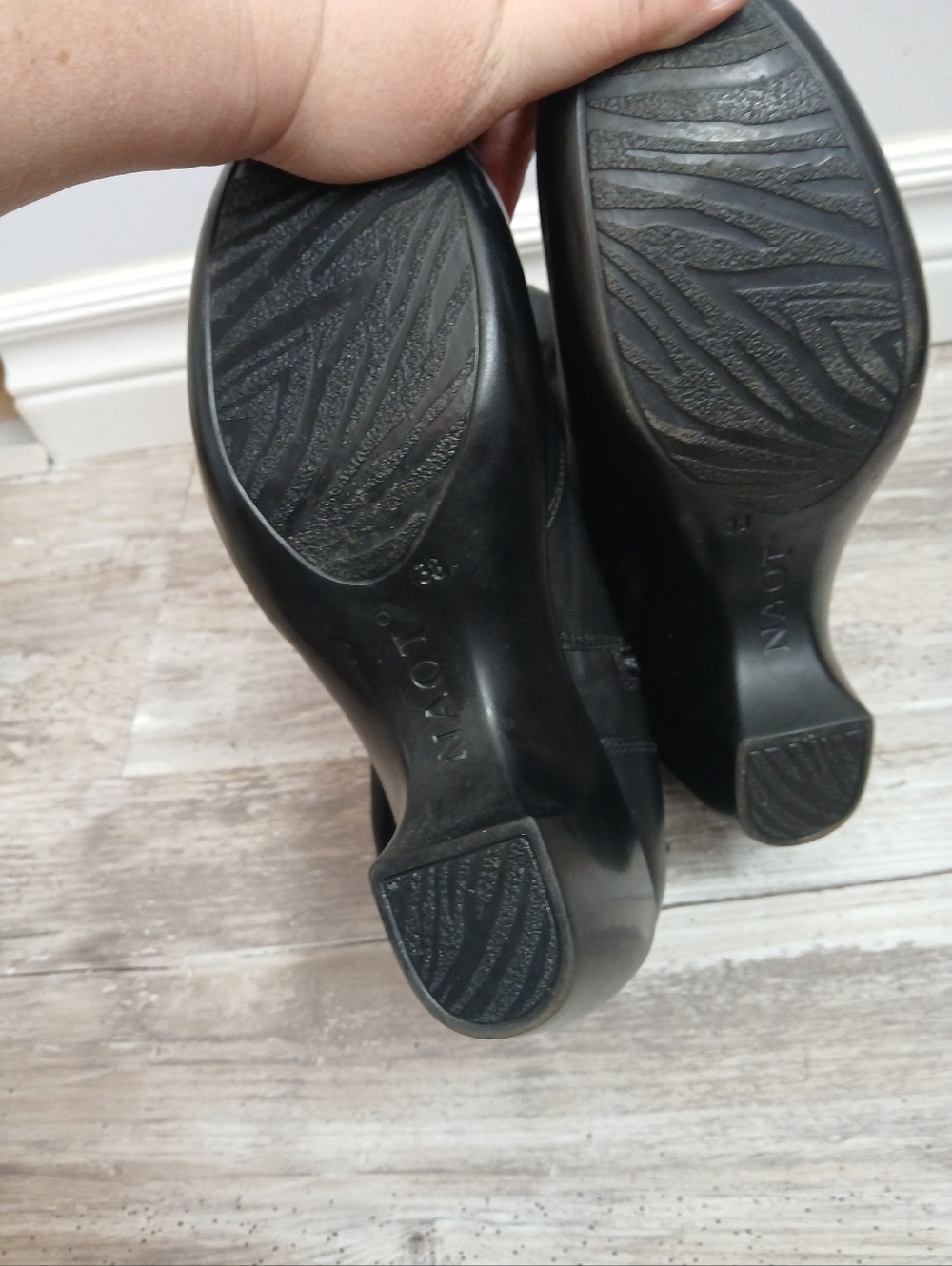 NAOT Modesto Leather Scrunch Ankle Boots Size 38 (7-7.5) Black - Picture 9 of 12
